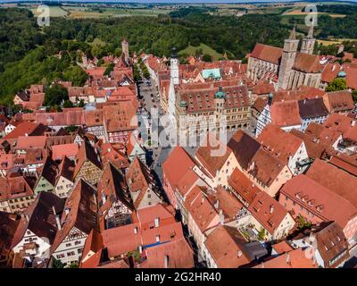 Rothenburg ob der Tauber, die historische Altstadt und die einzigartige Lage über dem Taubertal sowie die Fachwerkromantik stellen für viele den Inbegriff des mittelalterlichen Deutschlands dar Stockfoto