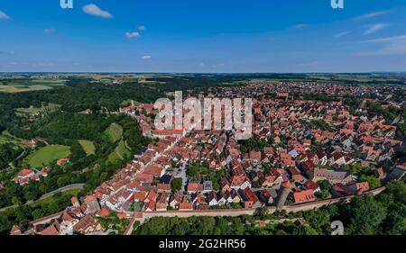 Rothenburg ob der Tauber, die historische Altstadt und die einzigartige Lage über dem Taubertal sowie die Fachwerkromantik stellen für viele den Inbegriff des mittelalterlichen Deutschlands dar Stockfoto