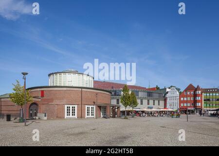 Rathausplatz, historische Häuser, lange Straße, Einkaufsstraße, Delmenhorst, Niedersachsen, Deutschland, Europa Stockfoto