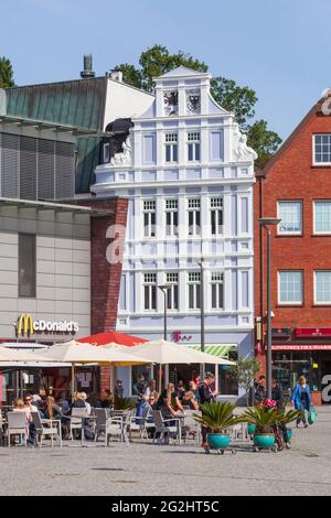 Rathausplatz, historische Häuser, lange Straße, Einkaufsstraße, Delmenhorst, Niedersachsen, Deutschland, Europa Stockfoto
