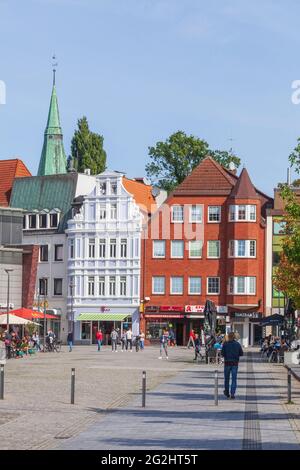 Rathausplatz, historische Häuser, lange Straße, Einkaufsstraße, Delmenhorst, Niedersachsen, Deutschland, Europa Stockfoto