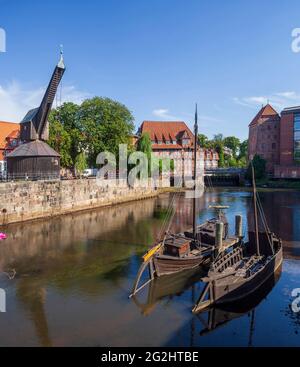 Alter Kran, Lüner Mühle, Ilmenau, Abtsmühle und Abtswasserkunst, Altstadt, Lüneburg, Niedersachsen, Deutschland, Europa Stockfoto