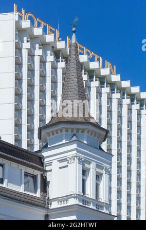 Rostock-Warnemünde, Spa-Architektur und Hotel Neptun Stockfoto