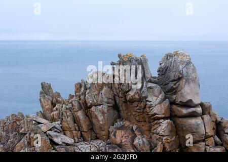 Felsen bei Pointe de Créac'h, Île d´Ouessant, Frankreich, Bretagne, Departement Finistère Stockfoto