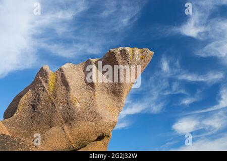 Granitfelsen auf der Île Renote bei Trégastel, Frankreich, Bretagne, Département Côtes d´Armor, Côte de Granit Rose Stockfoto