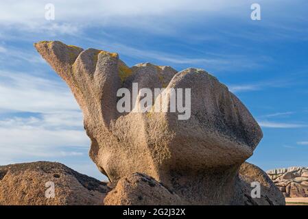 Granitfelsen auf der Île Renote bei Trégastel, Frankreich, Bretagne, Département Côtes d´Armor, Côte de Granit Rose Stockfoto