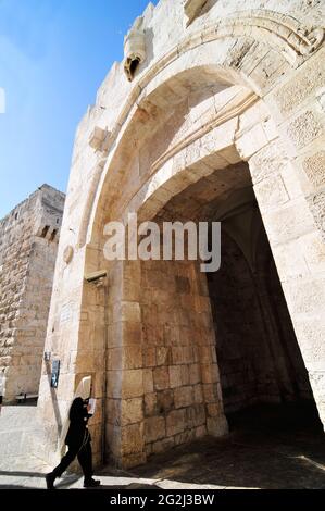 Das Jaffa-Tor ist eines der sieben Tore der Altstadt Jerusalems. Stockfoto