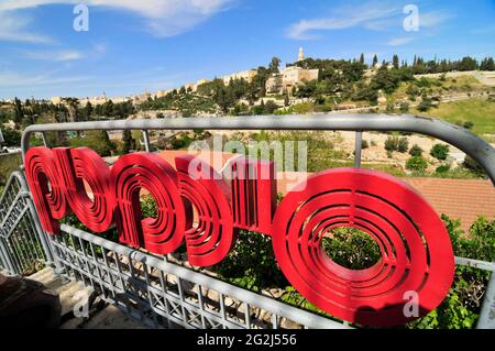 Zeichen der Jerusalem Kinemathek in Jerusalem, Israel. Stockfoto