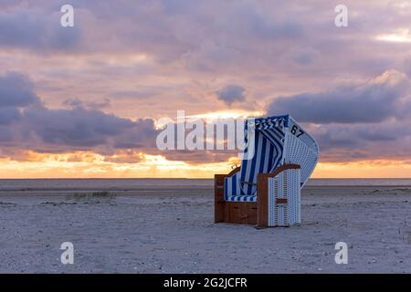 Strandliege, Insel Amrum, Nationalpark Schleswig-Holsteinisches Wattenmeer, Deutschland, Schleswig-Holstein Stockfoto