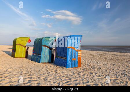 Strandliegen, Insel Föhr, Nationalpark Schleswig-Holsteinisches Wattenmeer, Deutschland, Schleswig-Holstein Stockfoto