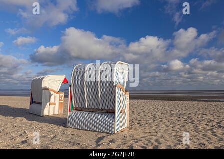 Strandliegen, Insel Föhr, Nationalpark Schleswig-Holsteinisches Wattenmeer, Deutschland, Schleswig-Holstein Stockfoto