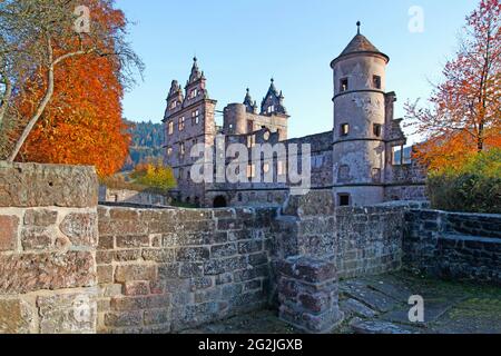 Schloss, erbaut 1586-92, während des pfälzischen Erbfolgekrieges, gingen Schloss und Kloster 1692 in Flammen auf. Calw, Kreis Hirsau, Baden-Württemberg, Deutschland Stockfoto