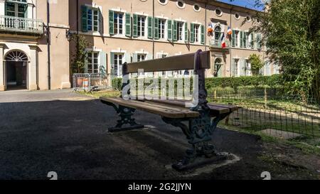 Rathaus in Saint Chinian im Frühling. Errichtet im XVIII und XIX Jahrhundert. Monument Historique. Stockfoto
