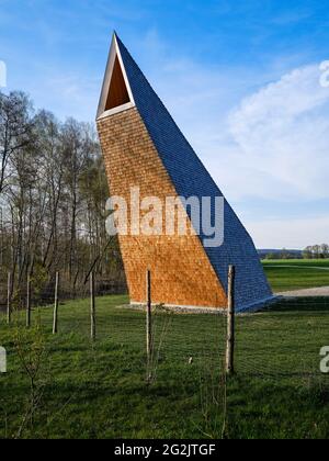 Ludwigsschwaige Kapelle, Kapelle, sieben Kapellen, 7 Kapellen, Spiritualität, Spirituelles Wahrzeichen, Wahrzeichen, Kultstätte, Architektur, moderne Architektur, Moderne Holzstruktur, Holzkapelle, Fundament Stockfoto