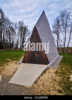 Ludwigsschwaige Kapelle, Kapelle, sieben Kapellen, 7 Kapellen, Spiritualität, Spirituelles Wahrzeichen, Wahrzeichen, Kultstätte, Architektur, moderne Architektur, Moderne Holzstruktur, Holzkapelle, Fundament Stockfoto