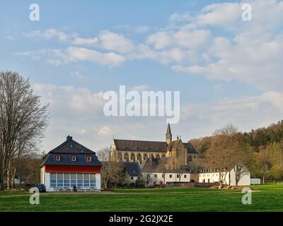 Kathedrale, Klosterkirche, Kirche, Gotik, gotischer Baustil, Bergisches Land, historische Kultstätte, Kultstätte, Sehenswürdigkeit, historische Sehenswürdigkeit, Kloster, Sakralbau, Abtei, Bergischer Dom, orangerie Stockfoto