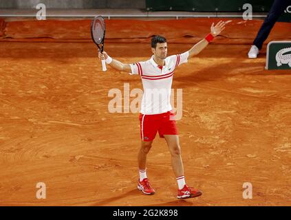 Paris, Frankreich. Juni 2021. Novak Djokovic aus Serbien feiert seinen Sieg gegen Rafael Nadal aus Spanien während des Halbfinales des Roland-Garros 2021, Grand Slam Tennisturniers am 11. Juni 2021 im Roland-Garros Stadion in Paris, Frankreich - Foto Nicol Knightman/DPPI/LiveMedia Kredit: Unabhängige Fotoagentur/Alamy Live News Stockfoto