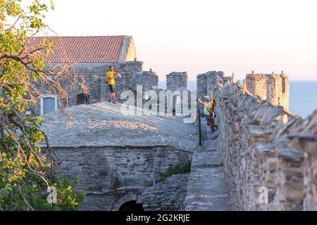 Kavala, Griechenland - 12. August 2019: Ein Blick von der touristischen Stadt Kavala in Griechenland. Stockfoto