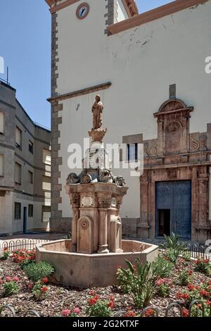 Santa Maria Magdalena Pfarrei auf dem Kirchplatz der Stadt Moncofar in der Provinz Castellon, Spanien, Europa Stockfoto