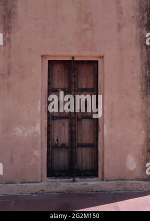 Alte Holztür Jantar Mantar Jaipur Rajasthan Stockfoto