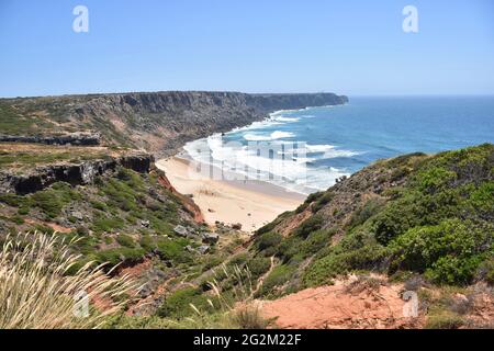 Luftaufnahme zu einem wilden Strand in der Nähe von Kap Sao Vicente, Algarve, Portugal Stockfoto