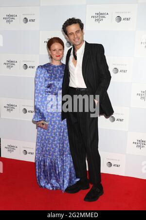 New York, NY, USA. Juni 2021. Andrea Sarrubil, Luke Kirby beim 2021 Tribeca Film Festival Weltpremiere von No man of God am Pier 76 im Hudson River Park in New York 11. Juni 2021 Quelle: RW/Media Punch/Alamy Live News Stockfoto