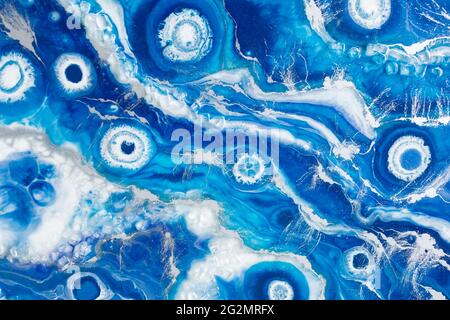 Epoxidharz Kunst Hintergrund. Kunstharz mit blauen und weißen Farben Stockfoto