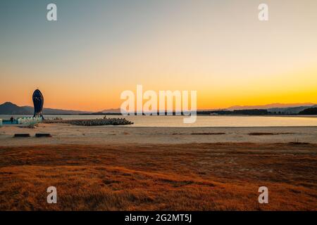 Sonnenuntergang am Goraebul Beach in Yeongdeok, Korea Stockfoto