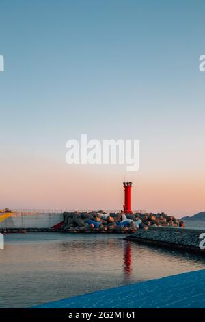 Sonnenuntergang am Goraebul Beach in Yeongdeok, Korea Stockfoto