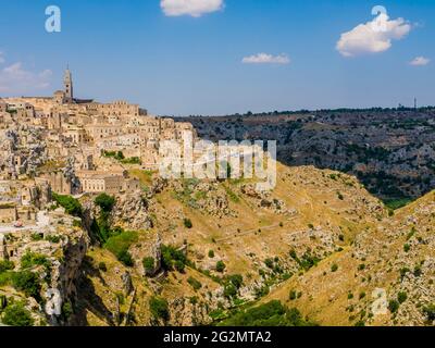 Eindrucksvoller Blick auf die antike Stadt Miera und ihre spektakuläre Schlucht, Basilicata Region, Süditalien Stockfoto