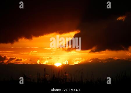 Impressionen: Wolken, Himmel, Sonnenuntergang, Usedom (nur für redaktionelle Verwendung. Keine Werbung. Referenzdatenbank: http://www.360-berlin.de. Stockfoto