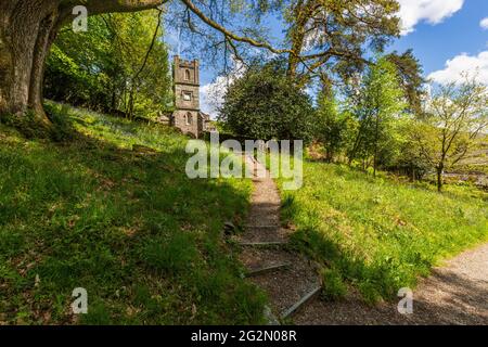 Der Weg durch Doras Feld führt zur St. Mary's Church in Rydal im Lake District, England Stockfoto