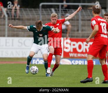 Schweinfurt, Deutschland. 12. Juni 2021. firo 06/12/2021 Fußball, Qualifikationsrunde der Regionalliga, 2020-2021, zur Beförderung in die 3. Liga, erste Etappe, 1.FC Schweinfurt 05 - TSV Havelse 0: 1 Bild: v. Left Thomas Haas (FC Schweinfurt 05) und Kevin Schumacher (TSV Havelse) Quelle: dpa/Alamy Live News Stockfoto