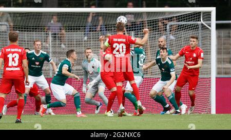 Schweinfurt, Deutschland. 12. Juni 2021. firo 06/12/2021 Fußball, Regionalliga-Qualifikationsrunde, 2020-2021, zur Beförderung in die 3. Liga, erste Etappe, 1.FC Schweinfurt 05 - TSV Havelse 0: 1. Bild: Tobias Foelster (TSV Havelse) mit der Chance, die Leitung zu übernehmen Credit: dpa/Alamy Live News Stockfoto