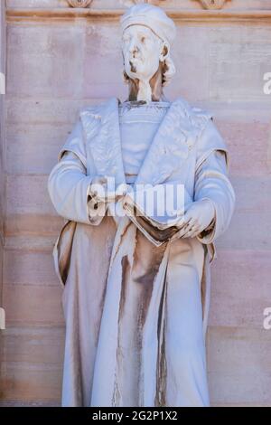 Statue von Luis Vives, außerhalb der Biblioteca Nacional de España. Juan Luis Vives March war ein spanischer Gelehrter und Renaissance-Humanist, der die meisten Zeit verbrachte Stockfoto