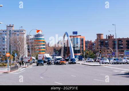 Calle Alcalá im Abschnitt Puente de Ventas. Das Hotel befindet sich im Viertel Guindalera des Viertels Salamanca. Madrid, Comunidad de Madrid, Spanien, Stockfoto