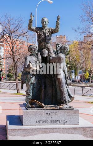 Die vom Barcelona-Bildhauer Luis Sanguino in Bronze gegossene Skulpturengruppe wurde 1977 zum Caracas-Stierkämpfer Antonio Mejías Jiménez 'Bienve erhoben Stockfoto