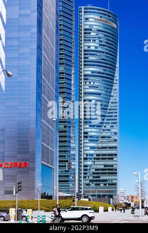 Torre Cepsa (L), Torre Espacio - Space Tower (R) und Torre de Cristal - Glasturm (C). Cuatro Torres Business Area Complex. Paseo de la Castella Stockfoto