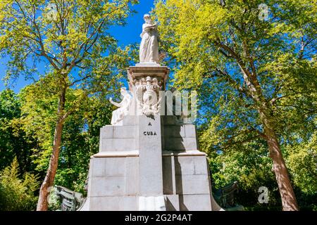 Der kubanische Brunnen wurde im ersten Drittel des 20. Jahrhunderts als Gedenkstätte für die Republik Kuba errichtet. Der Buen Retiro Park - Parq Stockfoto