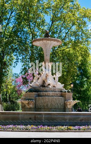 Galápagos Brunnen oder Isabella II Brunnen - Fuente de los Galápagos o Fuente de Isabel II. Der Buen Retiro Park - Parque del Buen Retiro, buchstäblich ' Stockfoto