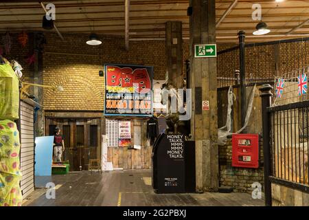 Geschlossene Geschäfte im Stables Market in Camden Town. London - 12. Juni 2021 Stockfoto