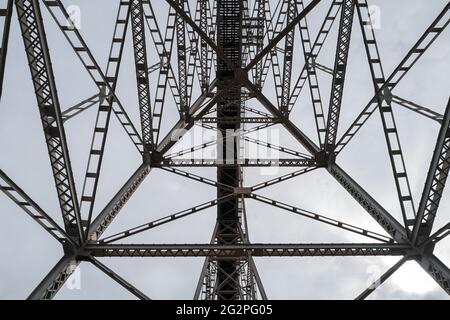 Die Joso High Bridge ist die längste und höchste Eisenbahnbrücke der Welt und überquert den Snake River in Washington, USA Stockfoto