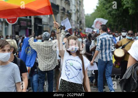 Paris, fast 10,000 Menschen marschierten vom Place de Clichy zum Place of Republique, gegen die extreme Rechte und ihre Ideen Stockfoto