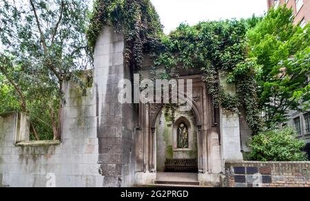 LONDON ENGLAND CHURCH ST DUNSTAN IM OSTEN DER EINGANG Stockfoto