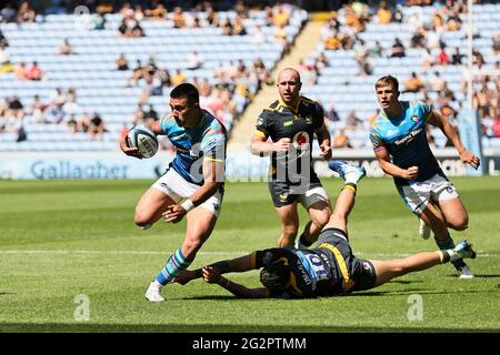 COVENTRY, GROSSBRITANNIEN. JUNI. Dan Kelly von Tigers läuft mit dem Ball während des Spiels der Gallagher Premiership zwischen London Wesps und Leicester Tigers in der Ricoh Arena, Coventry am Samstag, 12. Juni 2021. (Kredit: James Holyoak) Kredit: MI Nachrichten & Sport /Alamy Live Nachrichten Stockfoto