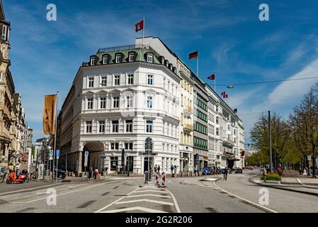 Schöne Villen in der Stadt Hamburg - STADT HAMBURG, DEUTSCHLAND - 10. MAI 2021 Stockfoto