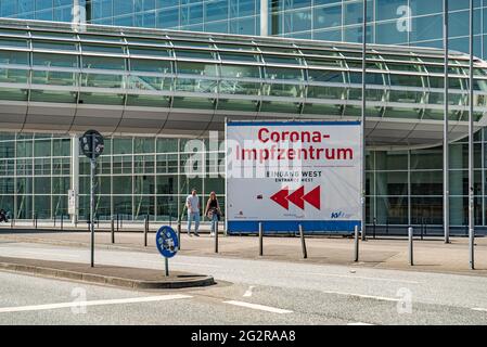 Corona Impfzentrum in Hamburg - STADT HAMBURG, DEUTSCHLAND - 10. MAI 2021 Stockfoto