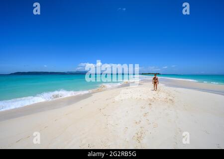 Strandspaziergang in Nosy Iranja Stockfoto