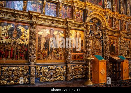 Jaroslawl, Russland - 13. Mai 2019: Fragment der Ikonostase der Kirche des Propheten Elia aus dem 17. Jahrhundert Stockfoto