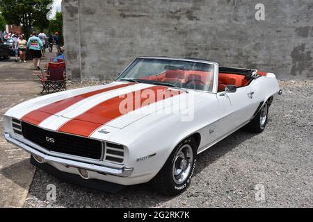 Ein Chevrolet Camaro Super Sport aus dem Jahr 1969, der auf einer Automobilausstellung ausgestellt wird. Stockfoto